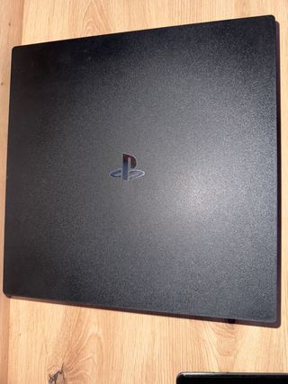 PS4 Pro (PlayStation 4) negra