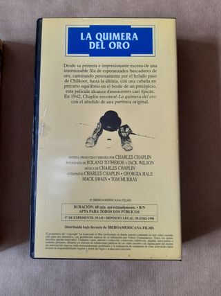 3x2. Tres películas VHS de Charlie Chaplin.