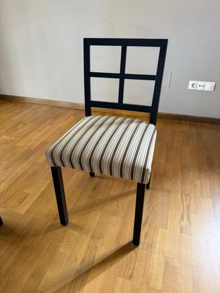 Mesa comedor extensible y cuatro sillas