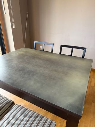 Mesa comedor extensible y cuatro sillas