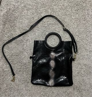 Bolso negro piel serpiente