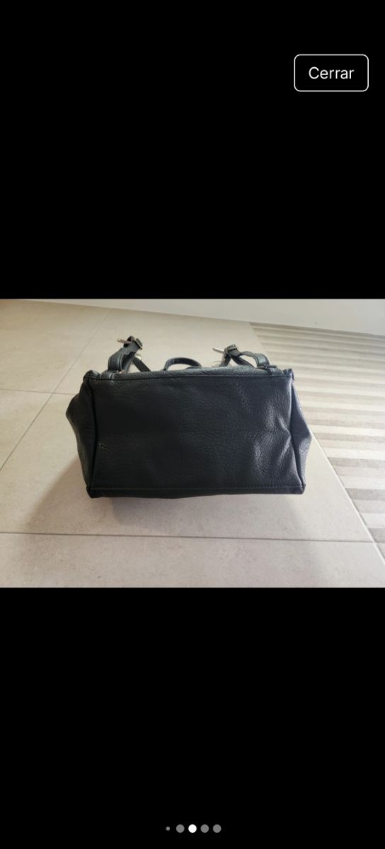 Mochila negra tachuelas -efecto  Piel