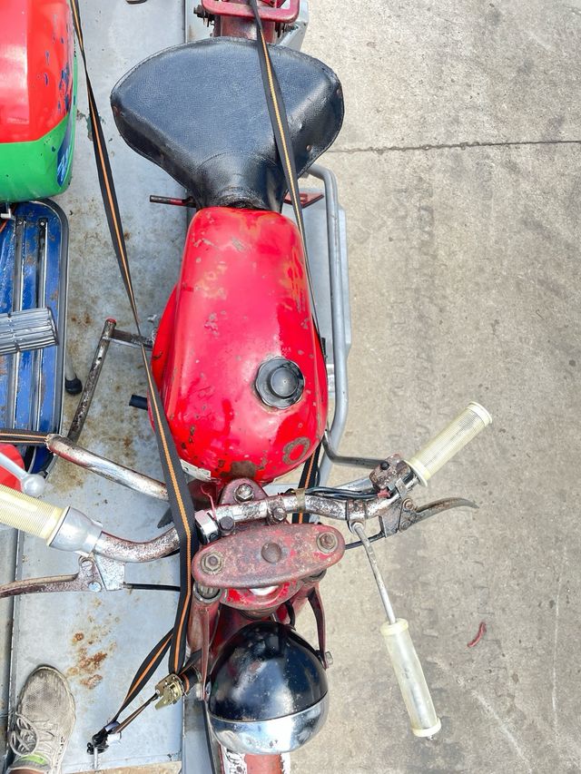 Moto Isaguzzi 50cc antigua
con documentacion