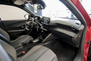 Peugeot 2008   Allure BlueHDI 130 SS EAT8 
