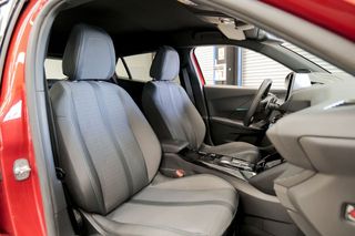 Peugeot 2008   Allure BlueHDI 130 SS EAT8 