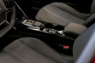 Peugeot 2008   Allure BlueHDI 130 SS EAT8 