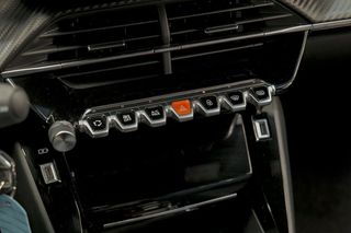 Peugeot 2008   Allure BlueHDI 130 SS EAT8 