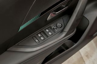 Peugeot 2008   Allure BlueHDI 130 SS EAT8