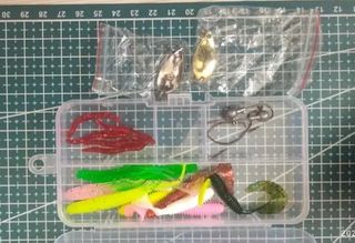 Caña Pesca 1'8 mts+ carrete  + Señuelos 21uds