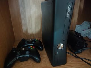Xbox 360 Slim 250GB - Negra