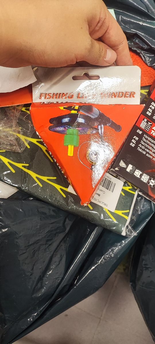 Señuelos pesca,carrete e hilo.Todo lo de las fotos