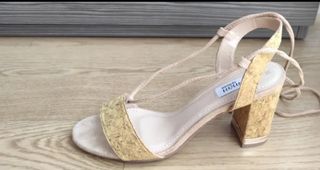 Sandalias tacón corcho beige
