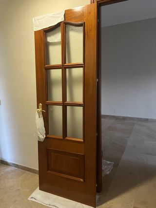 2 Puertas madera maciza