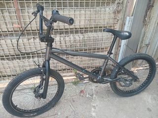 BMX negra 