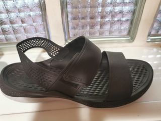 Sandalias Crocs negras una puesta, comodisimas