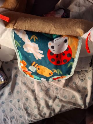 Fisher-Price Cojín cachorro sensorial