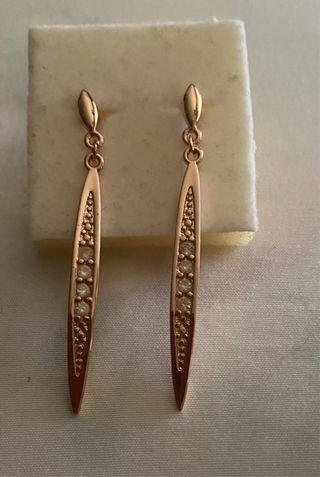 Pendientes largos dorados con cristales