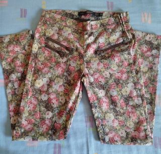Pantalones Zara florales XS