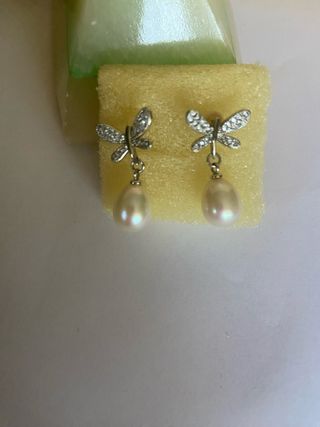 pendientes, plateados y con perla