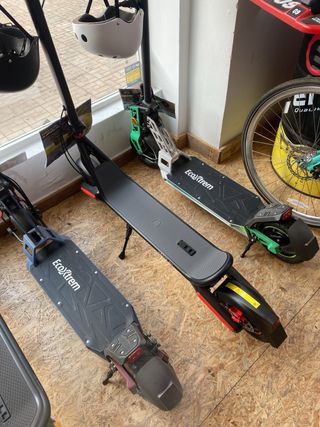 Patinetes eléctricos Cecotec - Zwhell y Ecoxtrem.