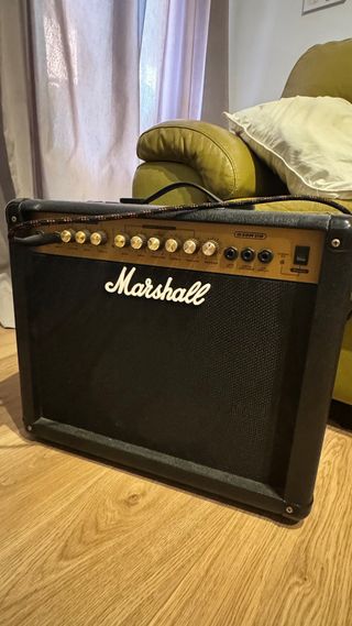 Guitarra Washburn + Amplificador Marshall