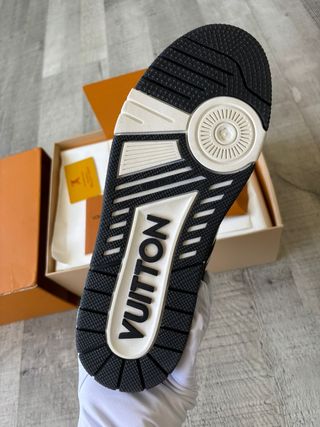 Zapatillas Louis Vuitton Blancas & Negras