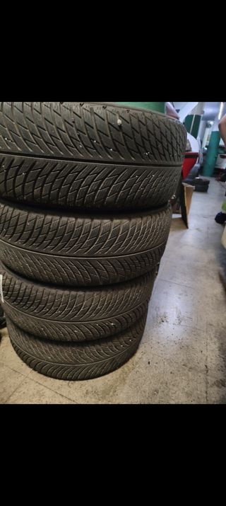 4 Neumáticos Michelin 215/50/18