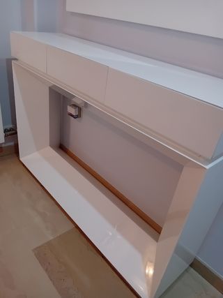 Consola blanca de diseño - Entrada