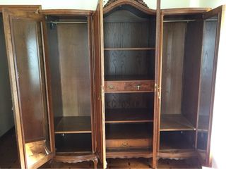 Armario antiguo de madera de castaño