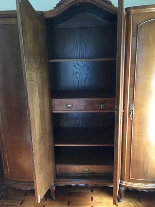 Armario antiguo de madera de castaño