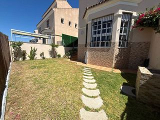 Casa pareada en venta en Aljamar en Tomares