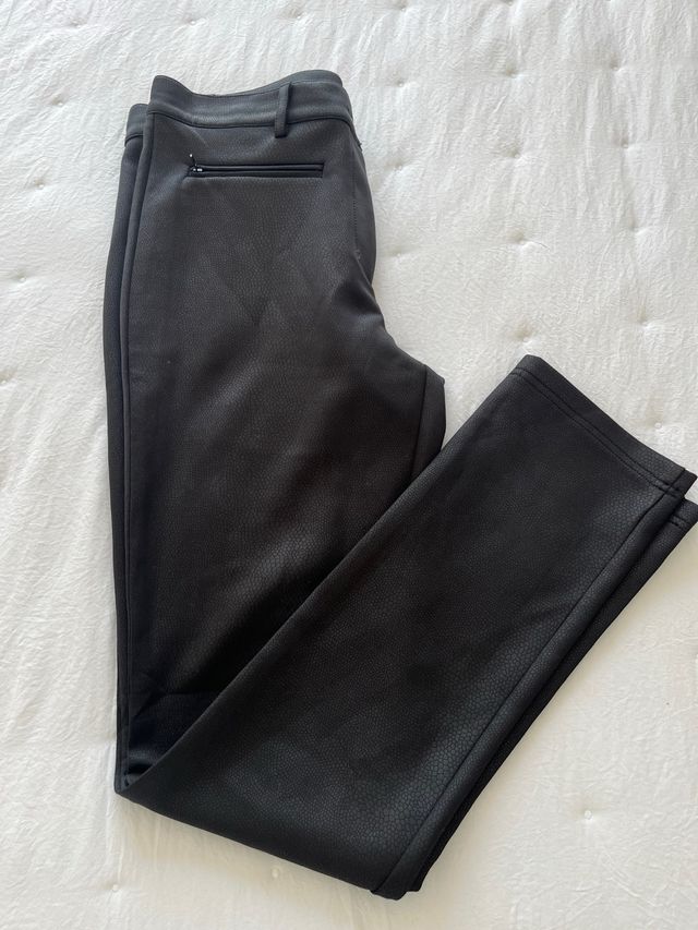 Pantalones negros efecto piel