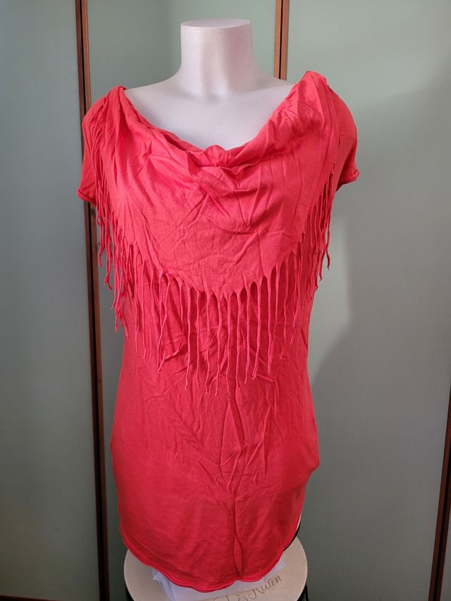 Top rosso lungo con frange