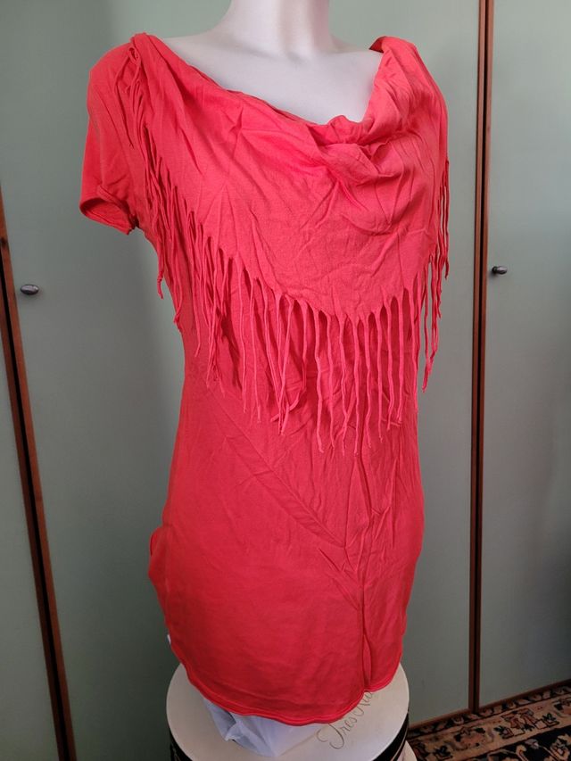 Top rosso lungo con frange