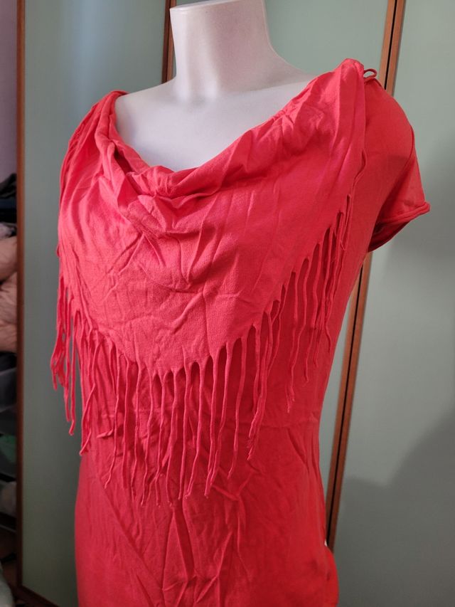 Top rosso lungo con frange