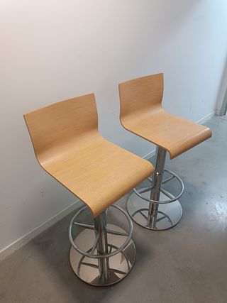 2 Taburetes bar: Madera y metal
