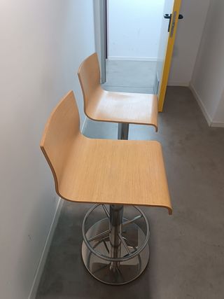 2 Taburetes bar: Madera y metal