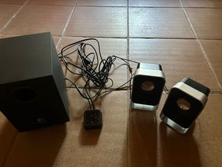 Altavoces Logitech 2.1