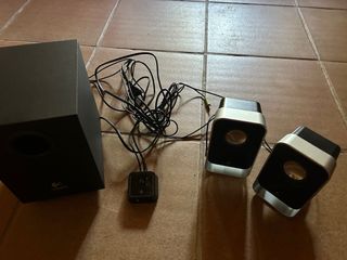 Altavoces Logitech 2.1