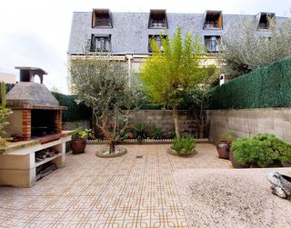 Casa adosada en venta en Les Arenes - La Grípia  Can Montllor en Terrassa