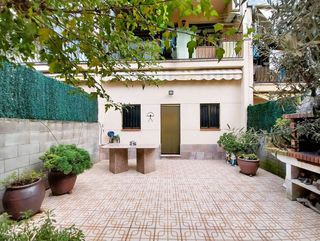 Casa adosada en venta en Les Arenes - La Grípia  Can Montllor en Terrassa
