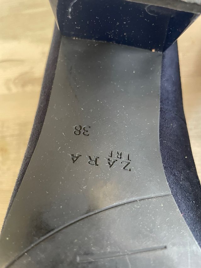 Zapato salón tacón cuadrado azul