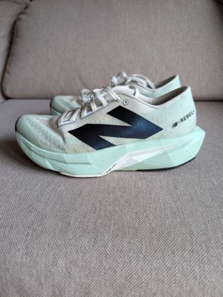 Zapatillas New Balance Fuelcell Rebel v4
Talla 38