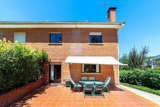 Casa pareada en venta en Zona Polideportivo Colonia en Moralzarzal