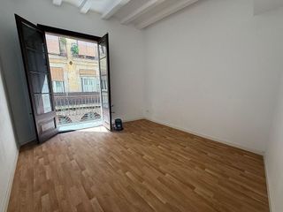 Piso en venta en El Raval en Barcelona