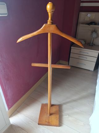 Perchero expositor de madera