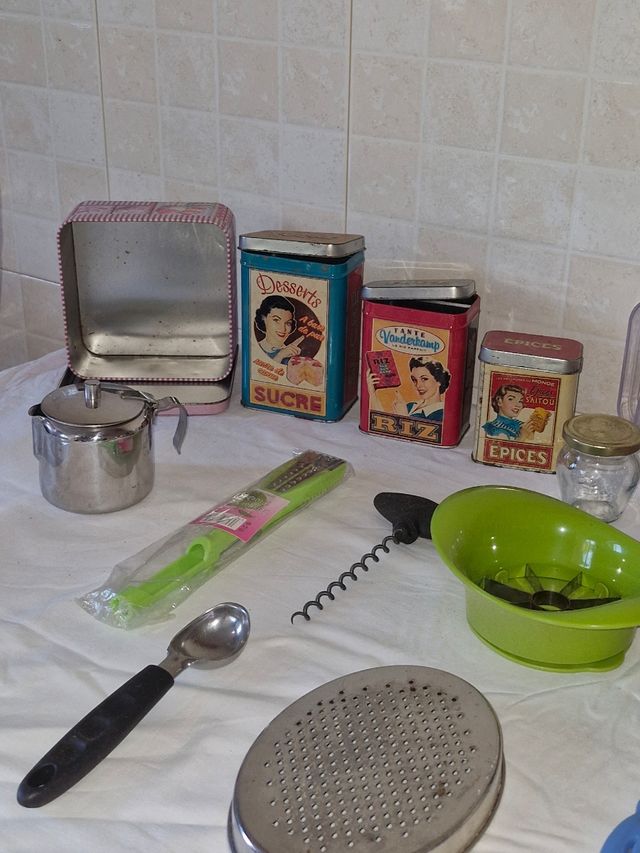 Lote utensilios cocina: cubitera, azucarero...