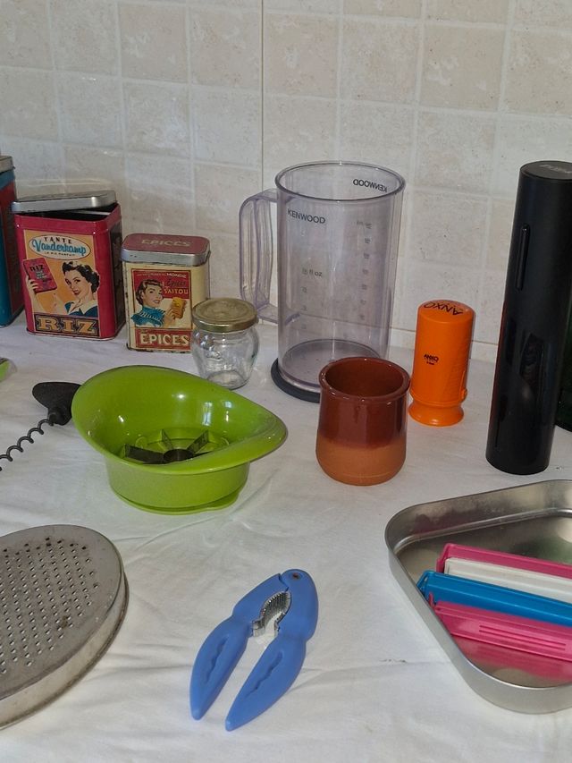 Lote utensilios cocina: cubitera, azucarero...