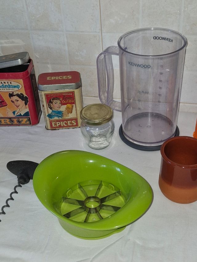 Lote utensilios cocina: cubitera, azucarero...