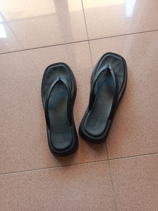 Sandalias Oysho negras - Chanclas